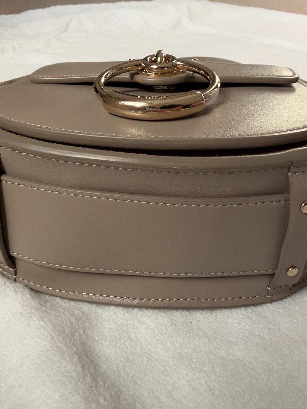 Chloe Small Tess Leather Saddle Bag in Taupe. Dust bag. authentications included - Picture 9 of 15